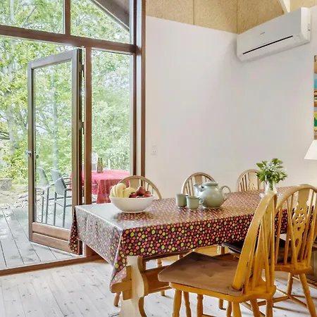 Pet Friendly In With Kitchen